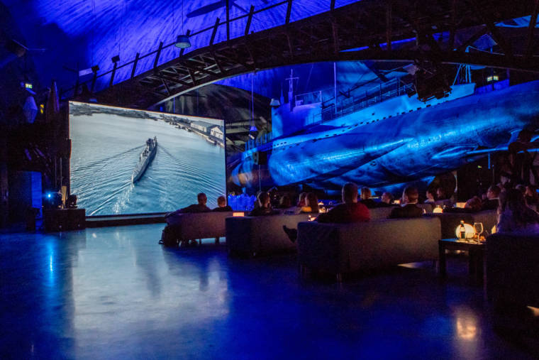 Lennusadamas video vaatamine