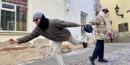 tallinna vanalinnas nutimängu mängimas