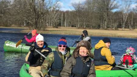 meeskond kanuumatkal