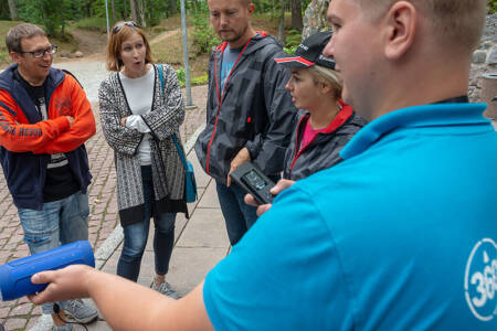 Meeskonnatöö mäng looduses