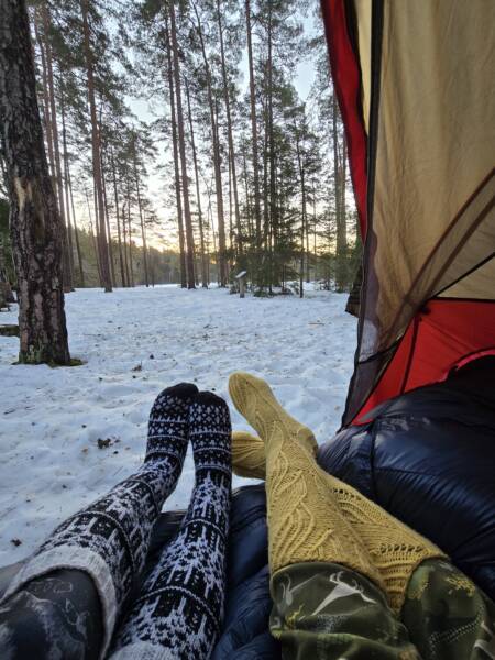 Hommikune ärkamine rabas telgis
